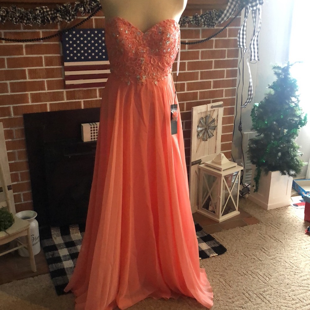 Alyce Paris coral prom dress size 8